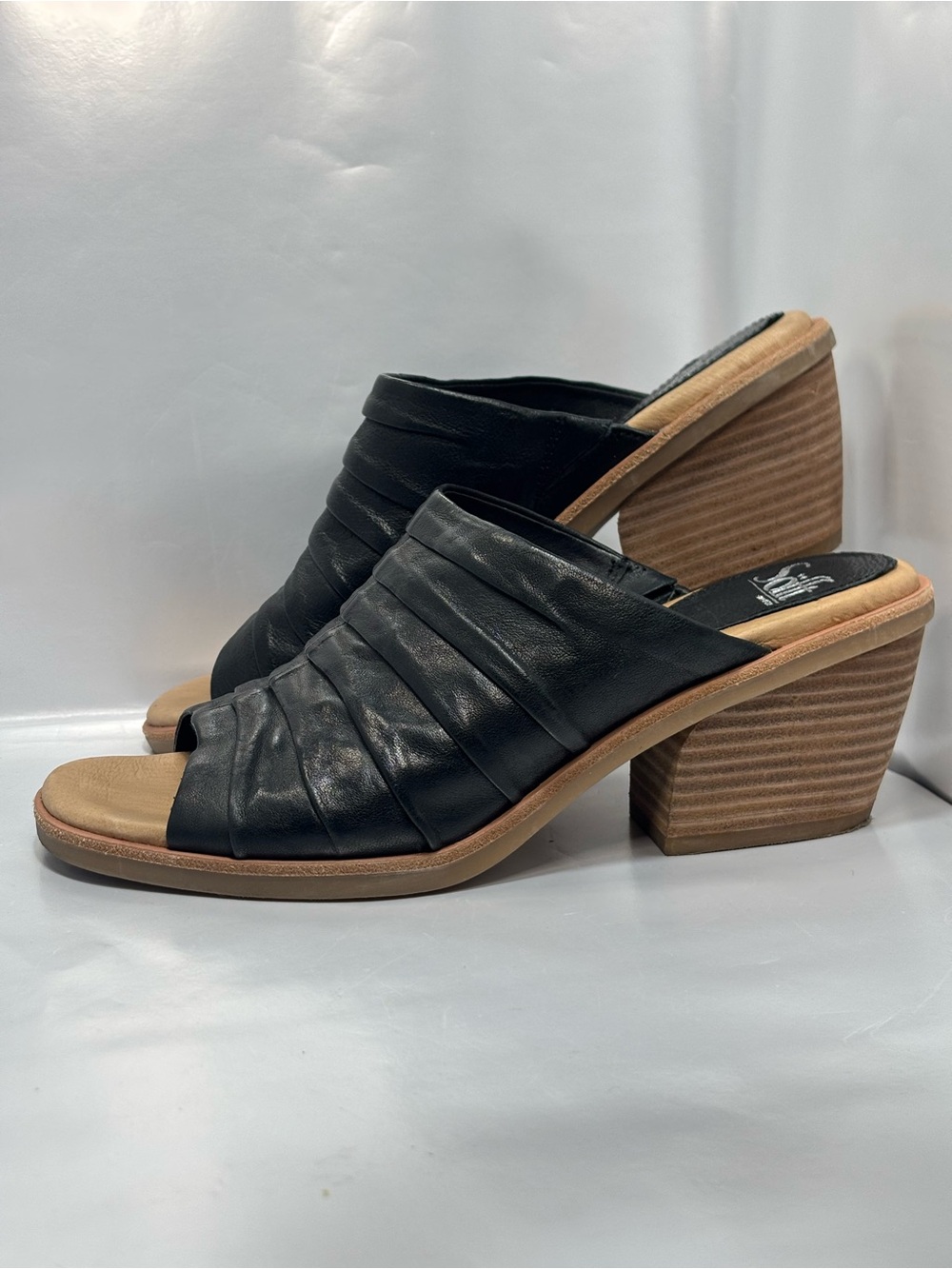 Sofft Women's Black Pleated Mules Slides Sandals Open Toe Size 8.5